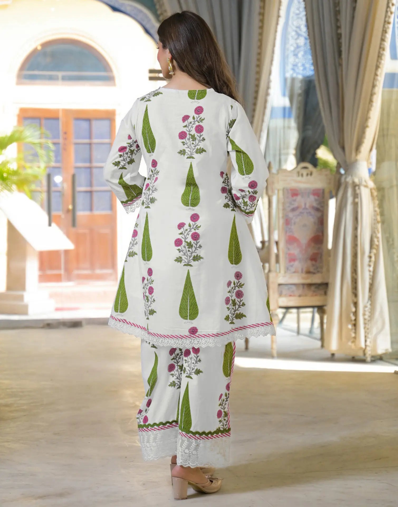 Skylee Cotton Floral Print A-Line 3 Piece Kurta Set For Woman