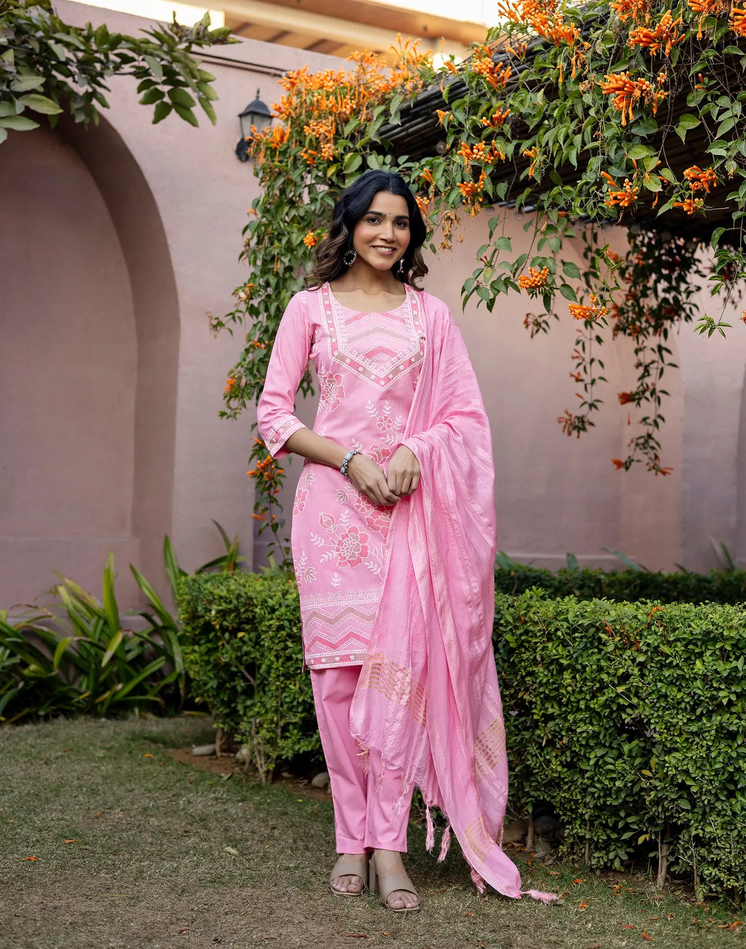 Soft Pink Round Neck Pigment Print Straight 3 Piece Kurta Set with Dupatta