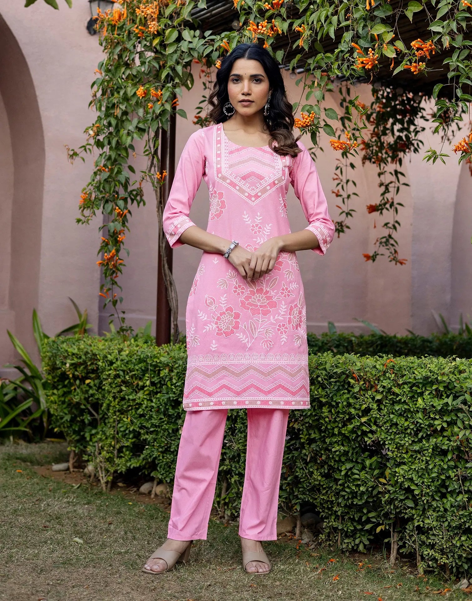 Soft Pink Round Neck Pigment Print Straight 3 Piece Kurta Set with Dupatta