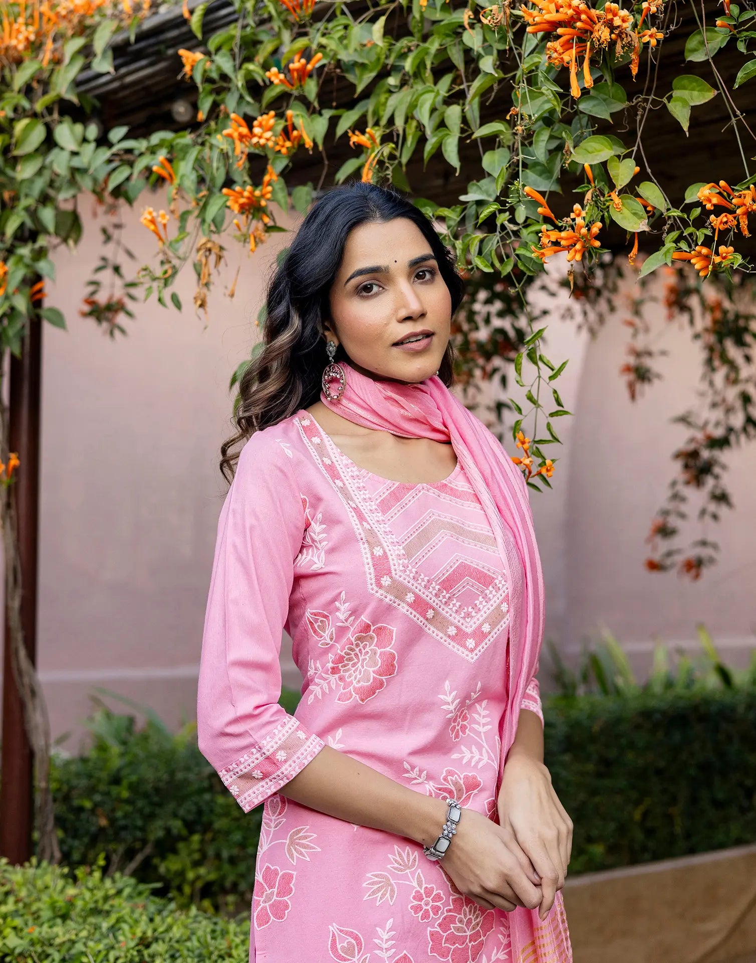 Soft Pink Round Neck Pigment Print Straight 3 Piece Kurta Set with Dupatta