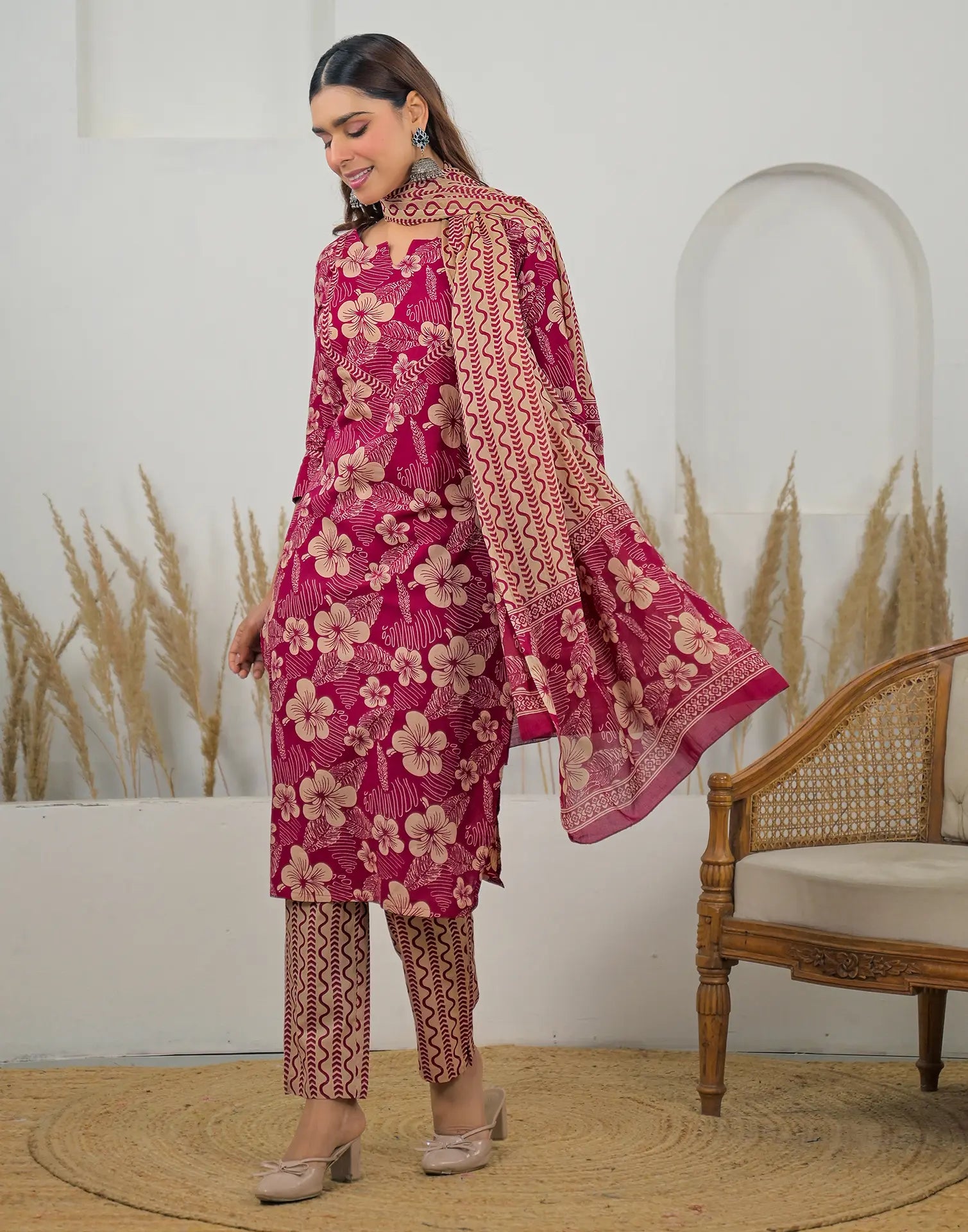 Skylee Cotton Floral Print Straight 3 Piece Kurta Set For Woman