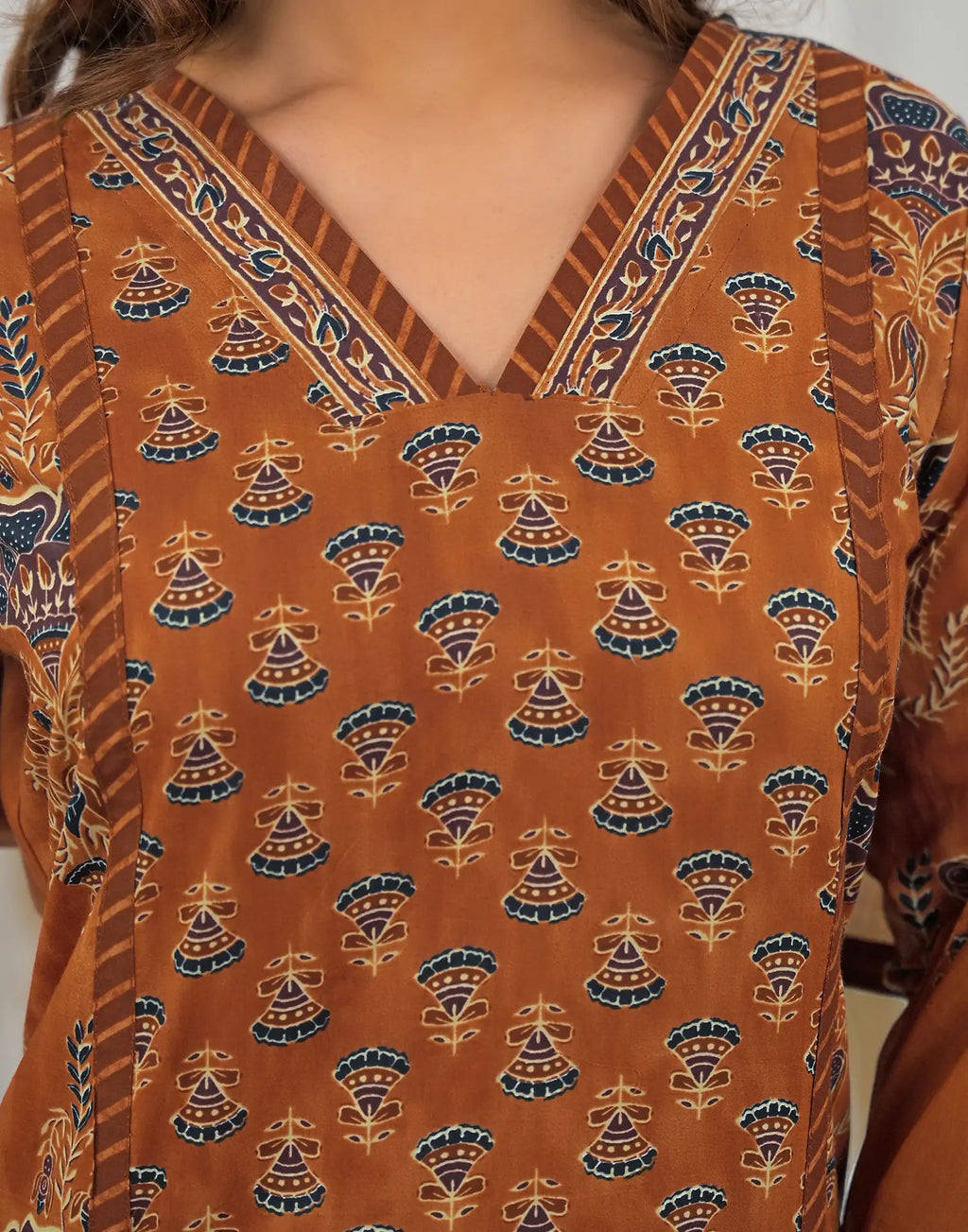 Skylee Cotton Printed Straight 3 Piece Kurta Set For Woman