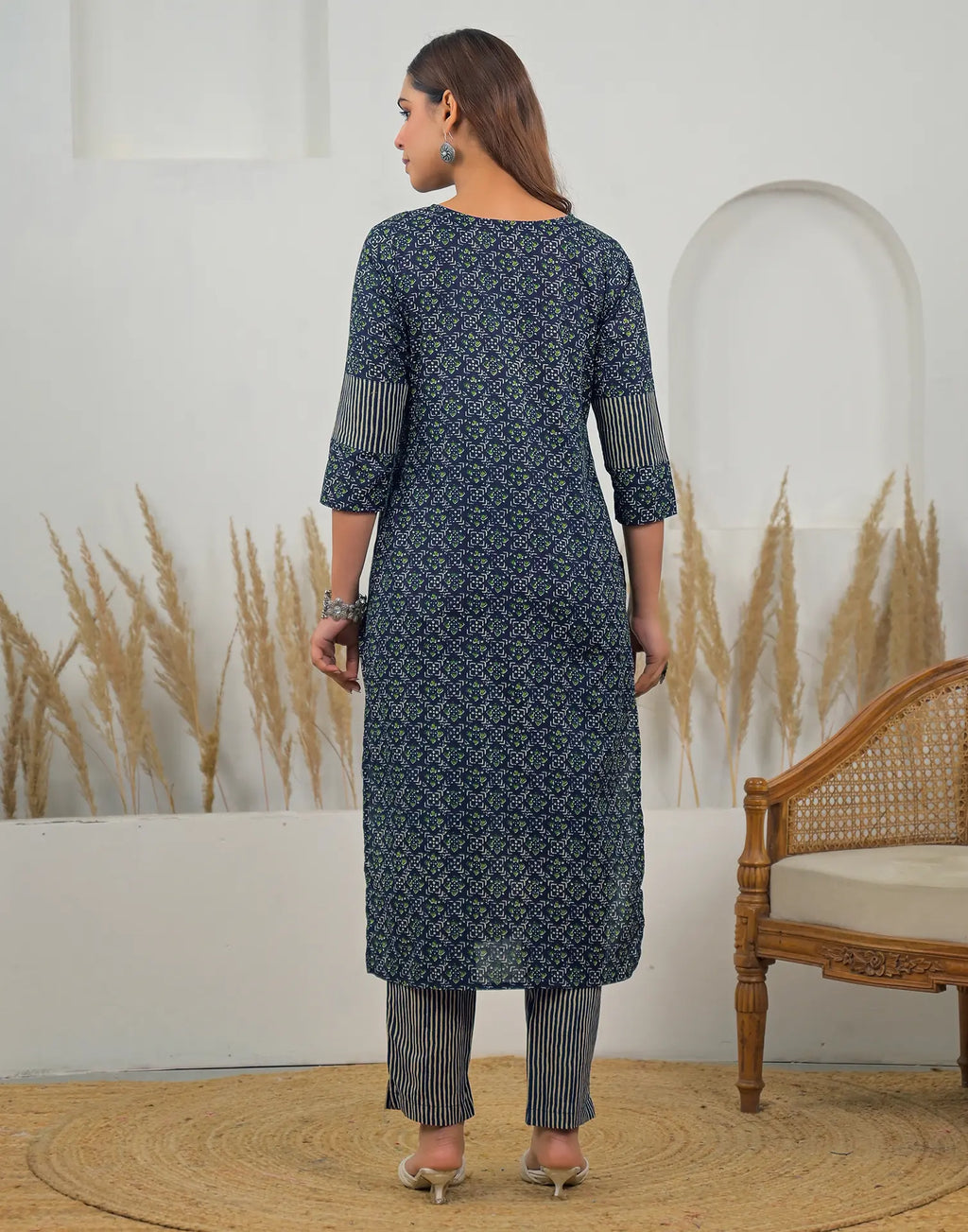 Skylee Cotton Printed Straight 3 Piece Kurta Set For Woman