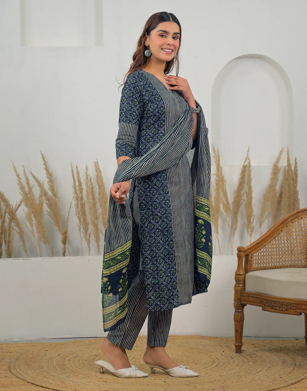 Skylee Cotton Printed Straight 3 Piece Kurta Set For Woman