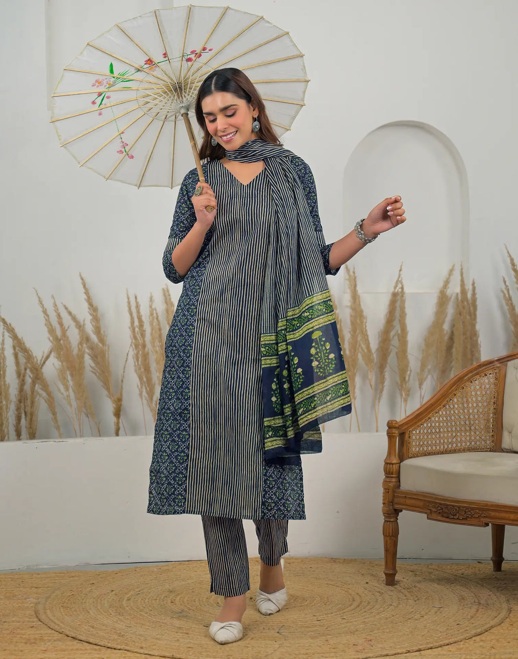 Skylee Cotton Printed Straight 3 Piece Kurta Set For Woman