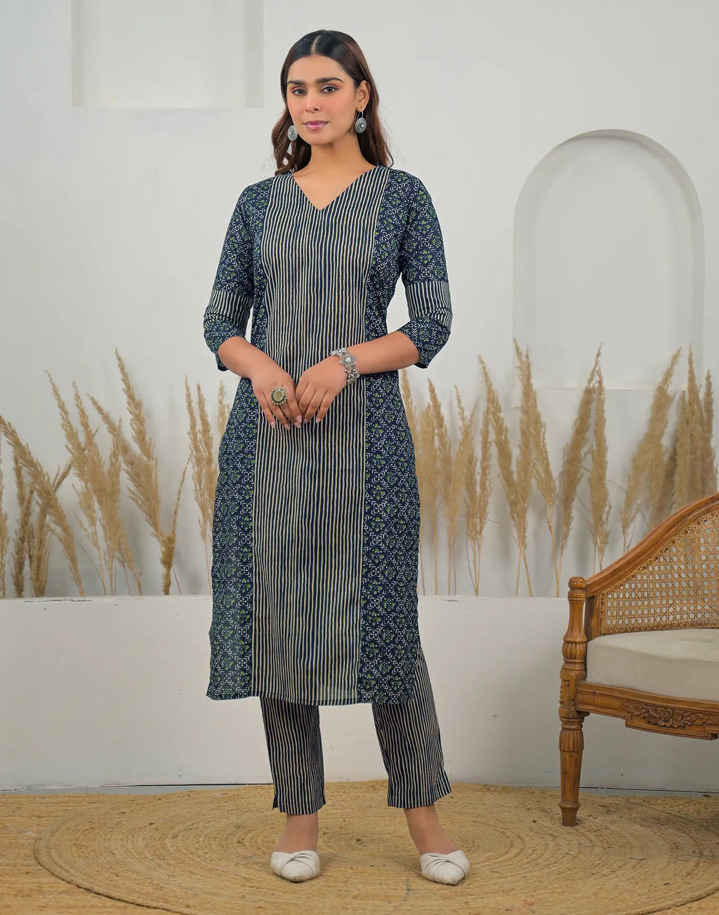 Skylee Cotton Printed Straight 3 Piece Kurta Set For Woman