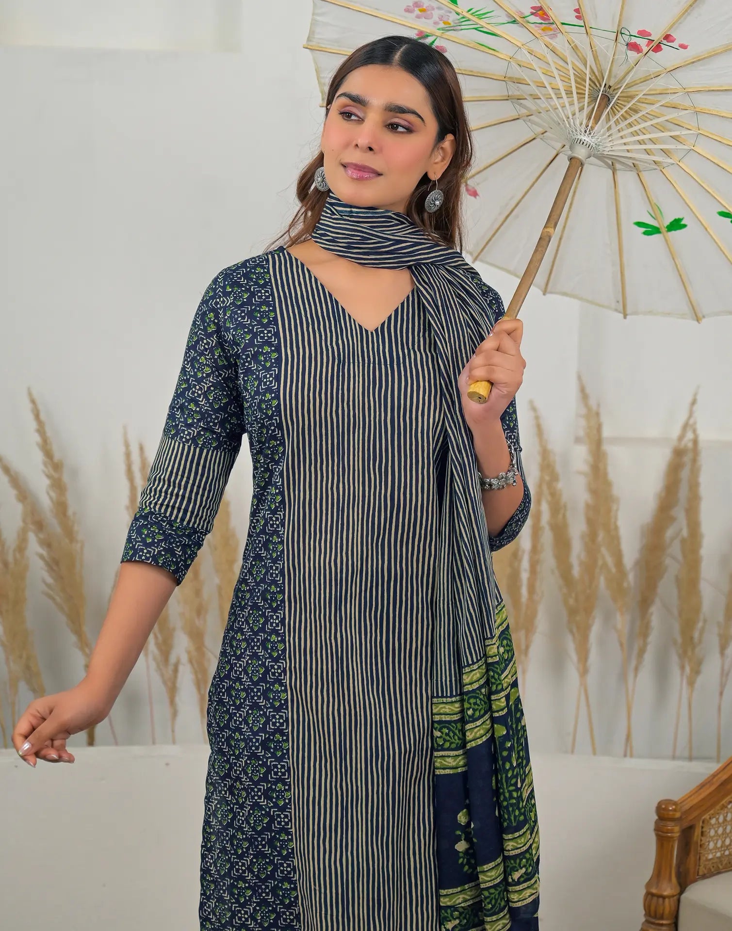 Skylee Cotton Printed Straight 3 Piece Kurta Set For Woman