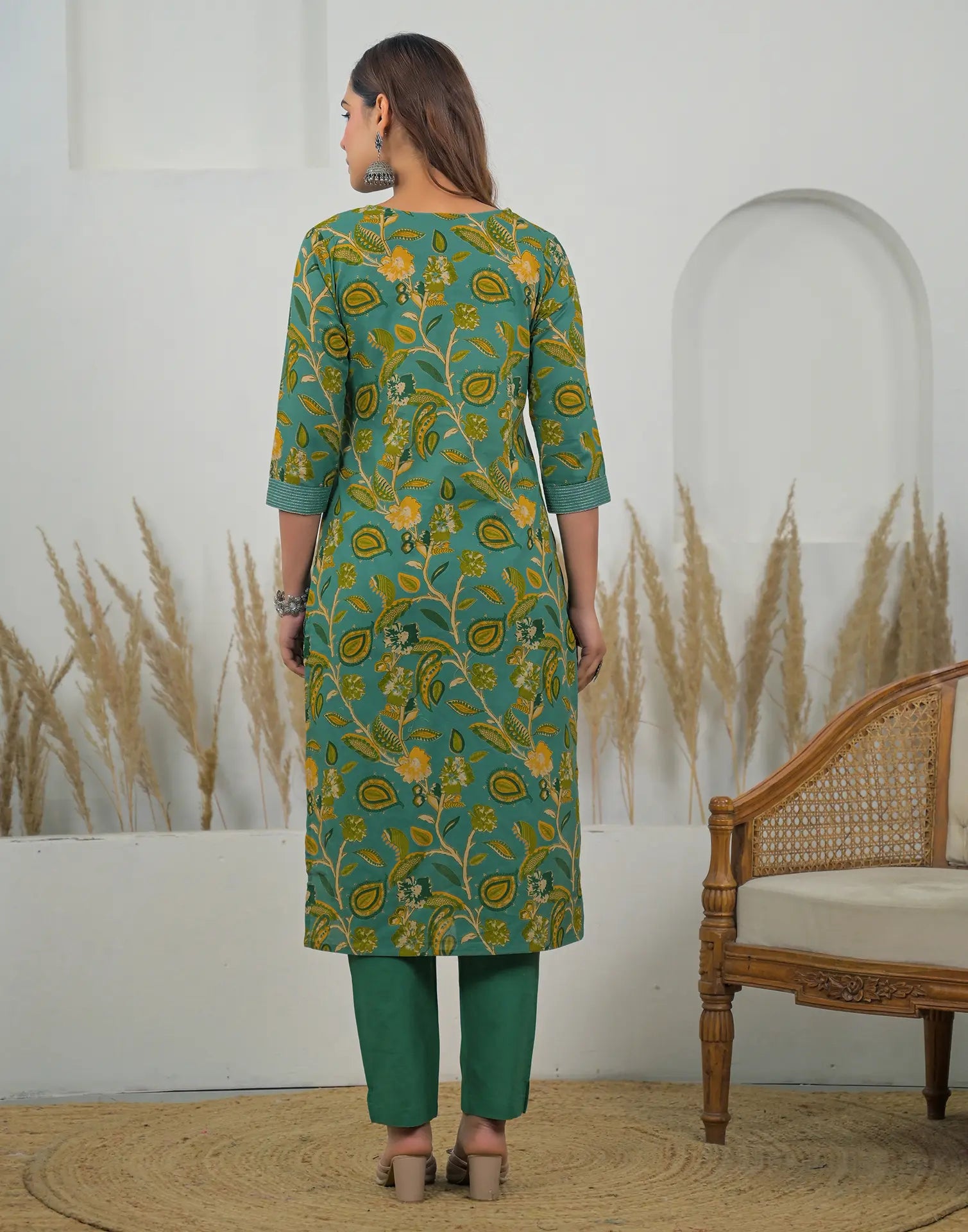 Skylee Cotton Floral Print Straight 3 Piece Kurta Set For Woman