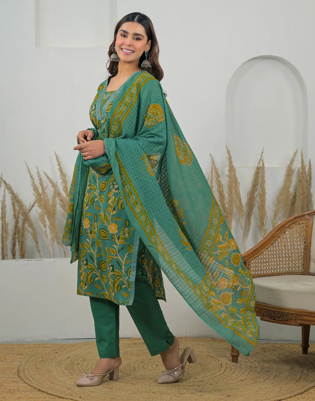 Skylee Cotton Floral Print Straight 3 Piece Kurta Set For Woman