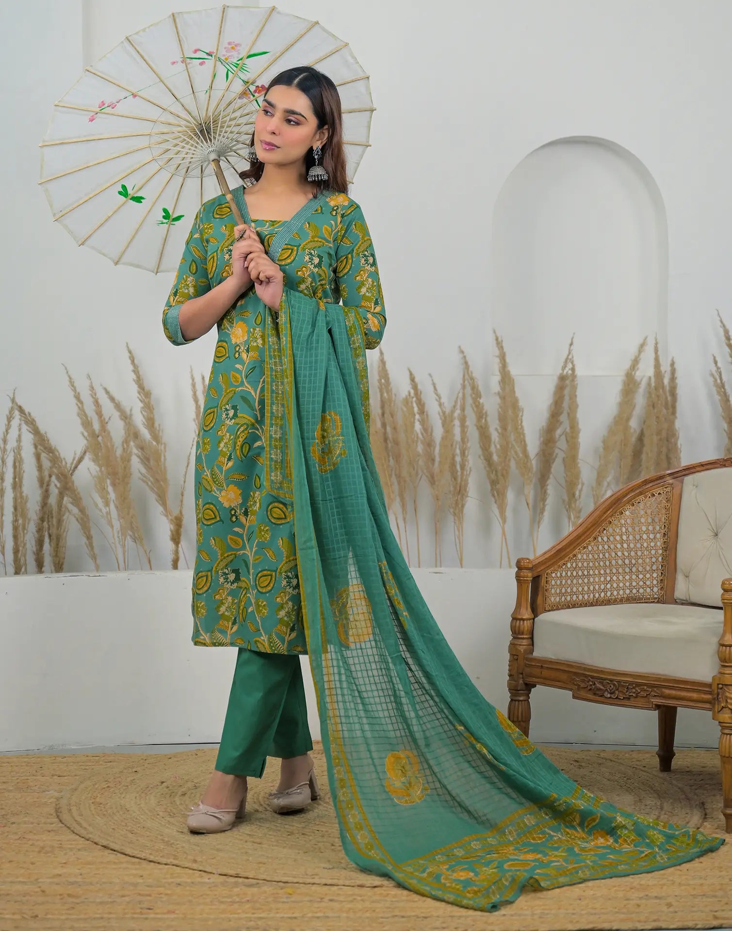 Skylee Cotton Floral Print Straight 3 Piece Kurta Set For Woman