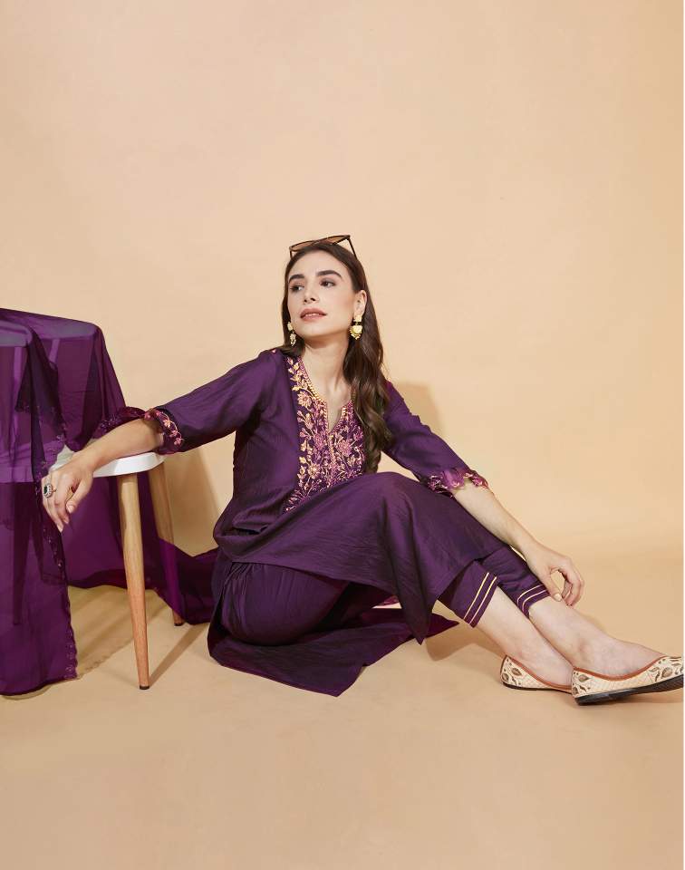 Wine Silk Plain V Neck 3/4 Sleeve Straight Kurta Set With Pant & Dupatta