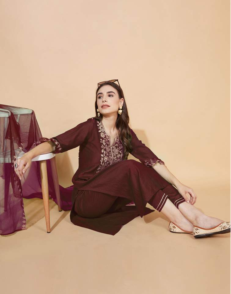 Maroon Silk Plain V Neck 3/4 Sleeve Straight Kurta Set With Pant & Dupatta