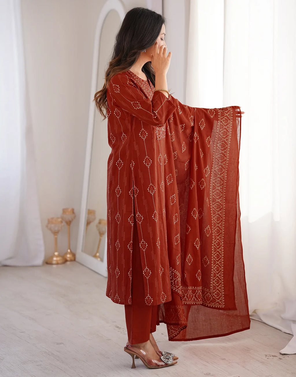 Skylee Viscose Printed Straight 3 Piece Kurta Set For Woman