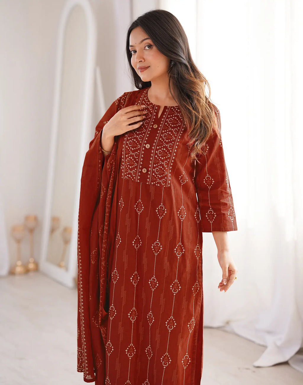 Skylee Viscose Printed Straight 3 Piece Kurta Set For Woman