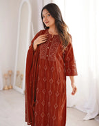 Skylee Viscose Printed Straight 3 Piece Kurta Set For Woman