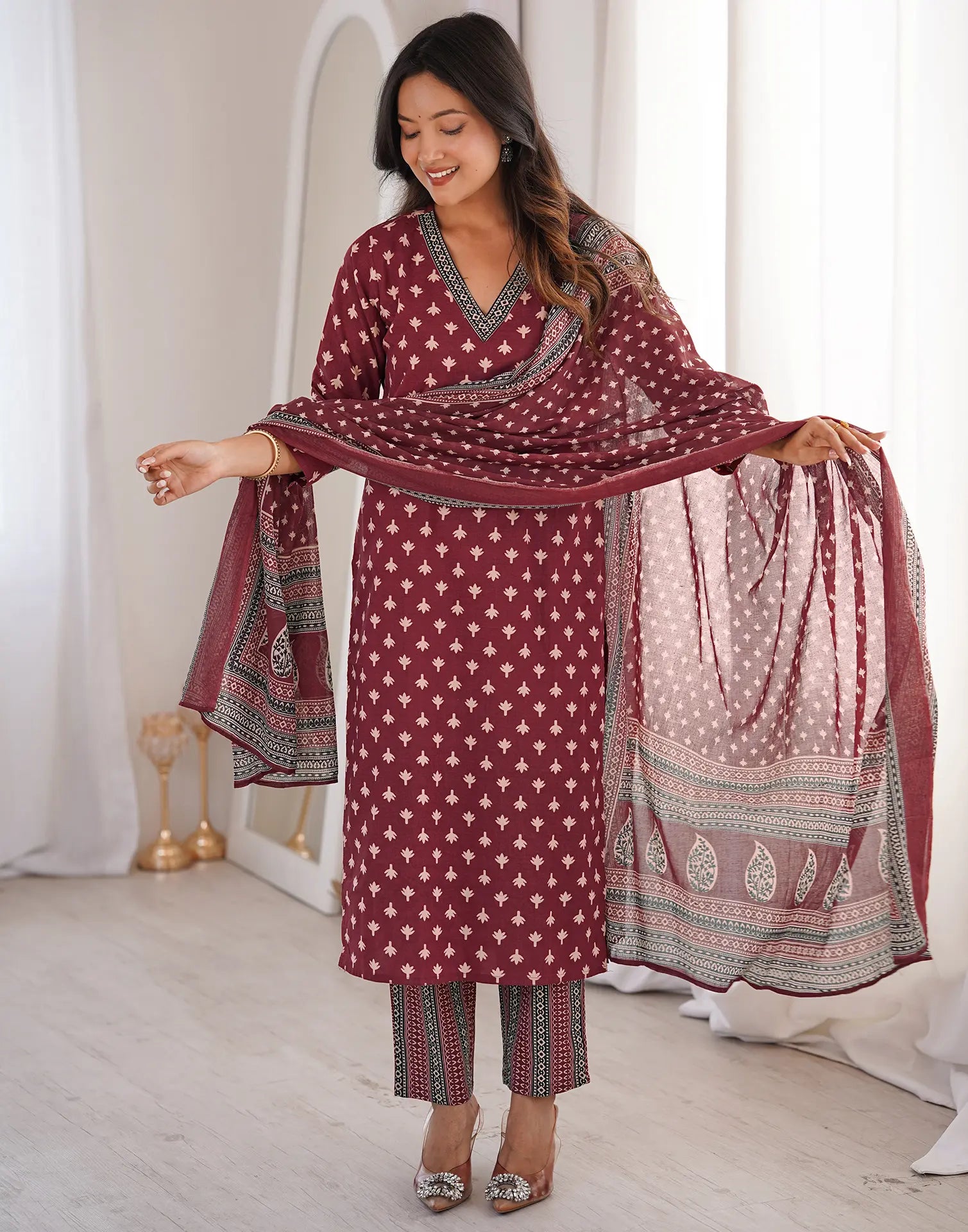 Skylee Viscose Printed Straight 3 Piece Kurta Set For Woman