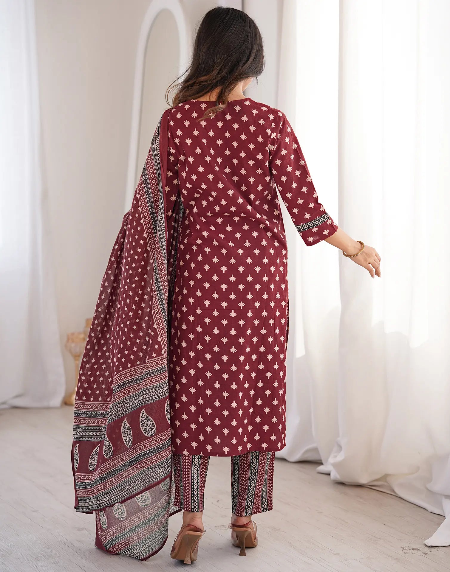 Skylee Viscose Printed Straight 3 Piece Kurta Set For Woman