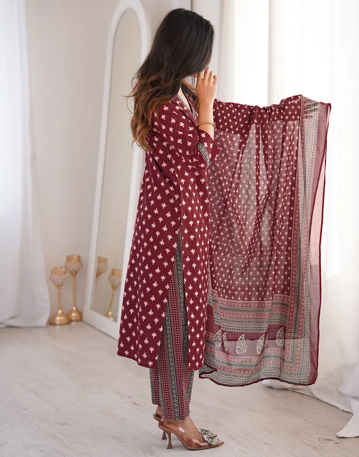 Skylee Viscose Printed Straight 3 Piece Kurta Set For Woman