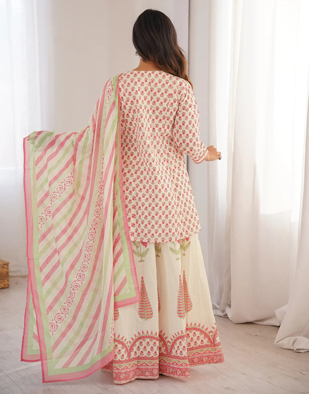 Skylee Cotton Floral Print A-Line 3 Piece Kurta Set For Woman