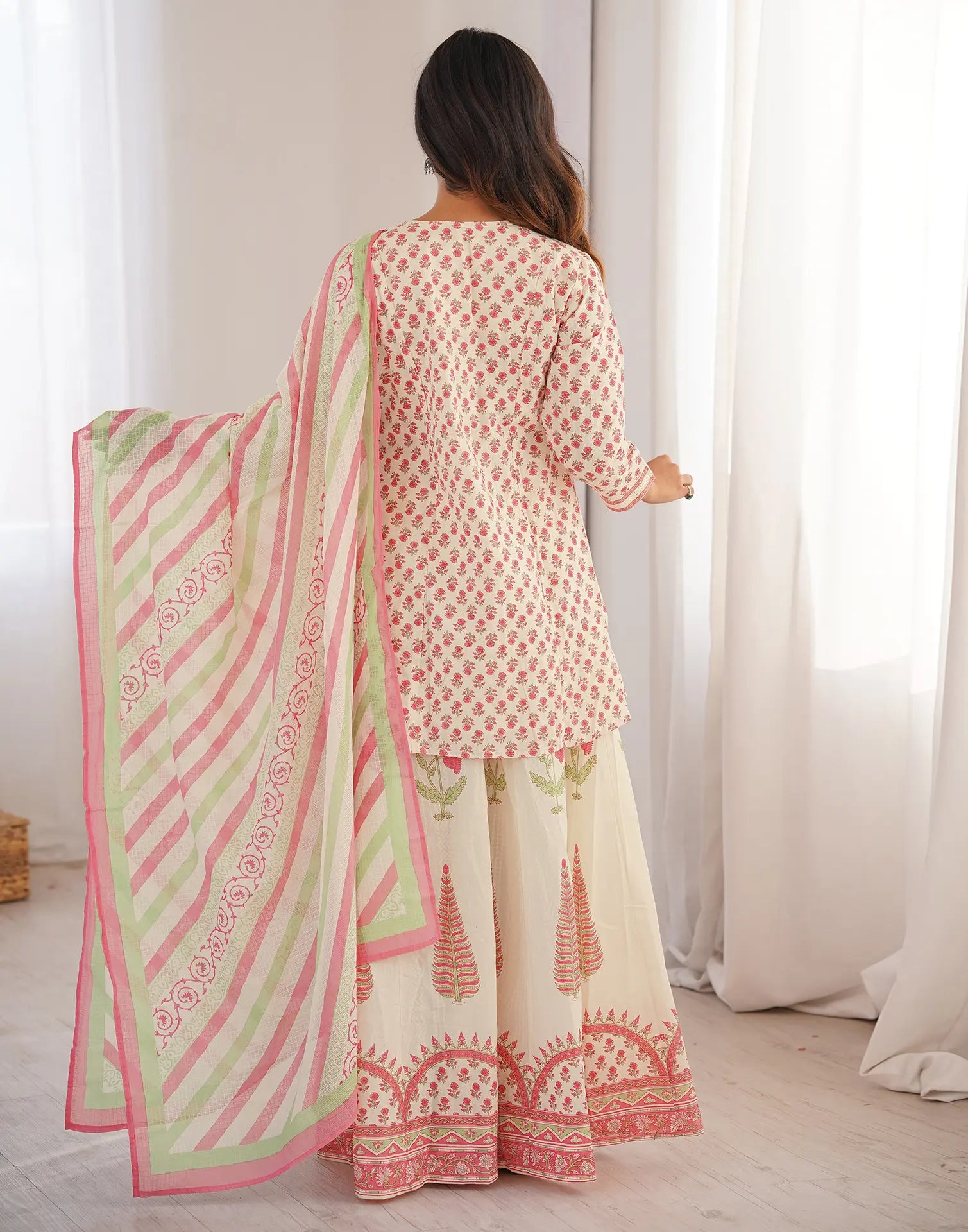 Skylee Cotton Floral Print A-Line 3 Piece Kurta Set For Woman
