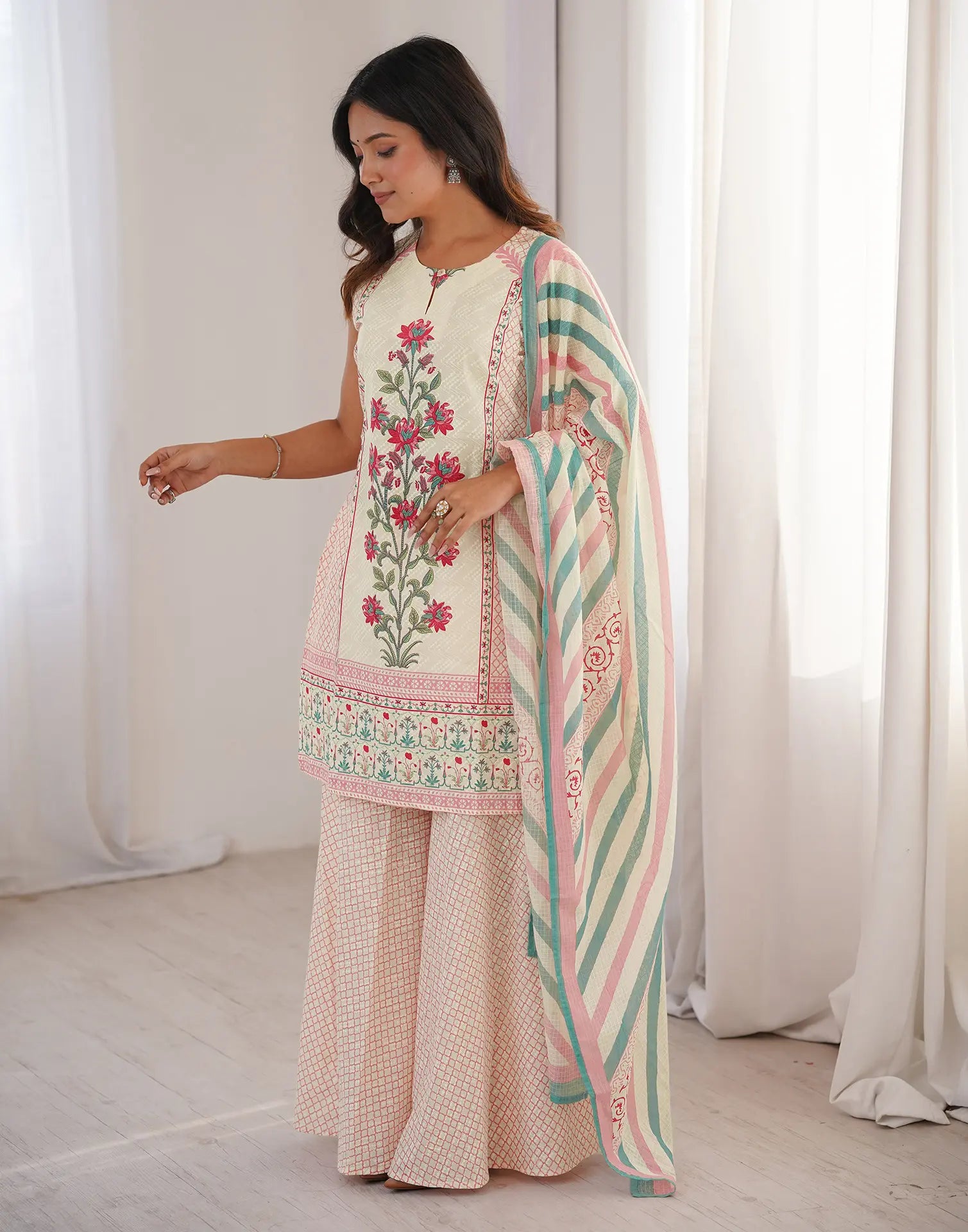 Skylee Cotton Floral Print Straight 3 Piece Kurta Set For Woman