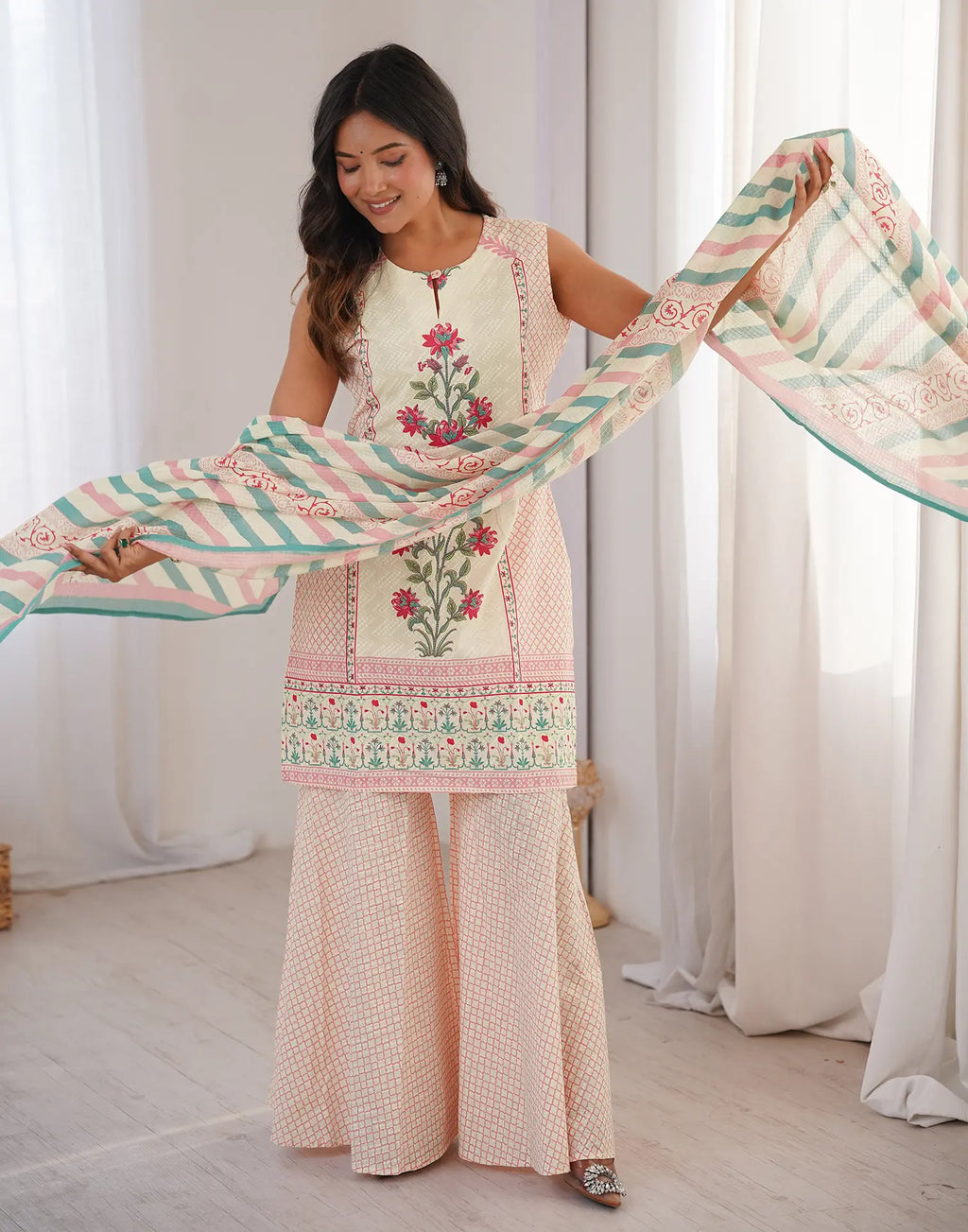 Skylee Cotton Floral Print Straight 3 Piece Kurta Set For Woman