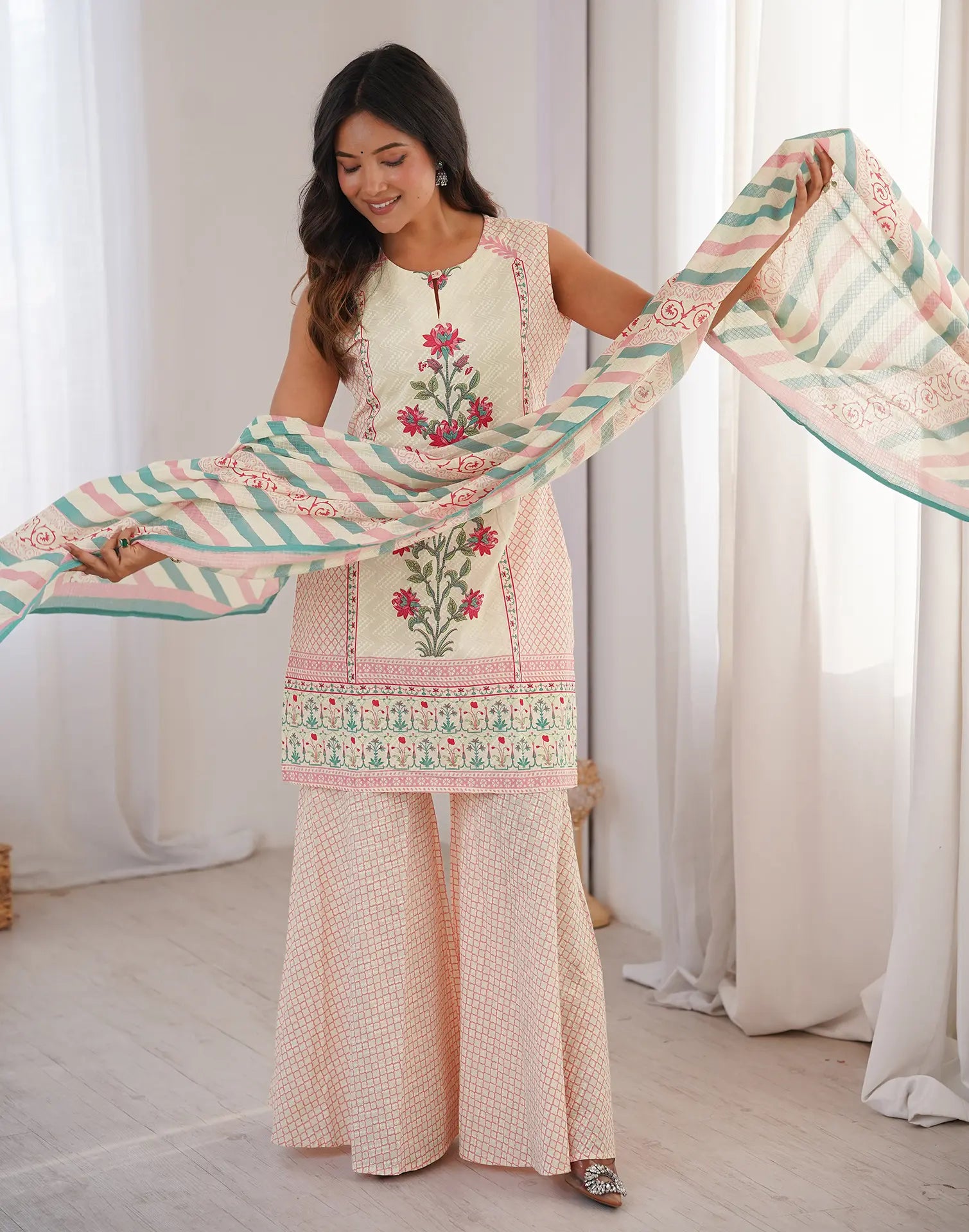 Skylee Cotton Floral Print Straight 3 Piece Kurta Set For Woman