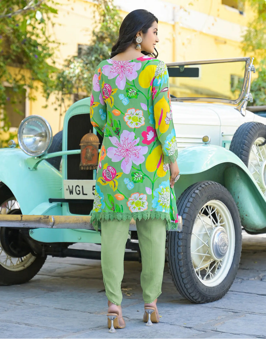 Skylee Crepe Embroidered A-Line 3 Piece Kurta Set For Woman