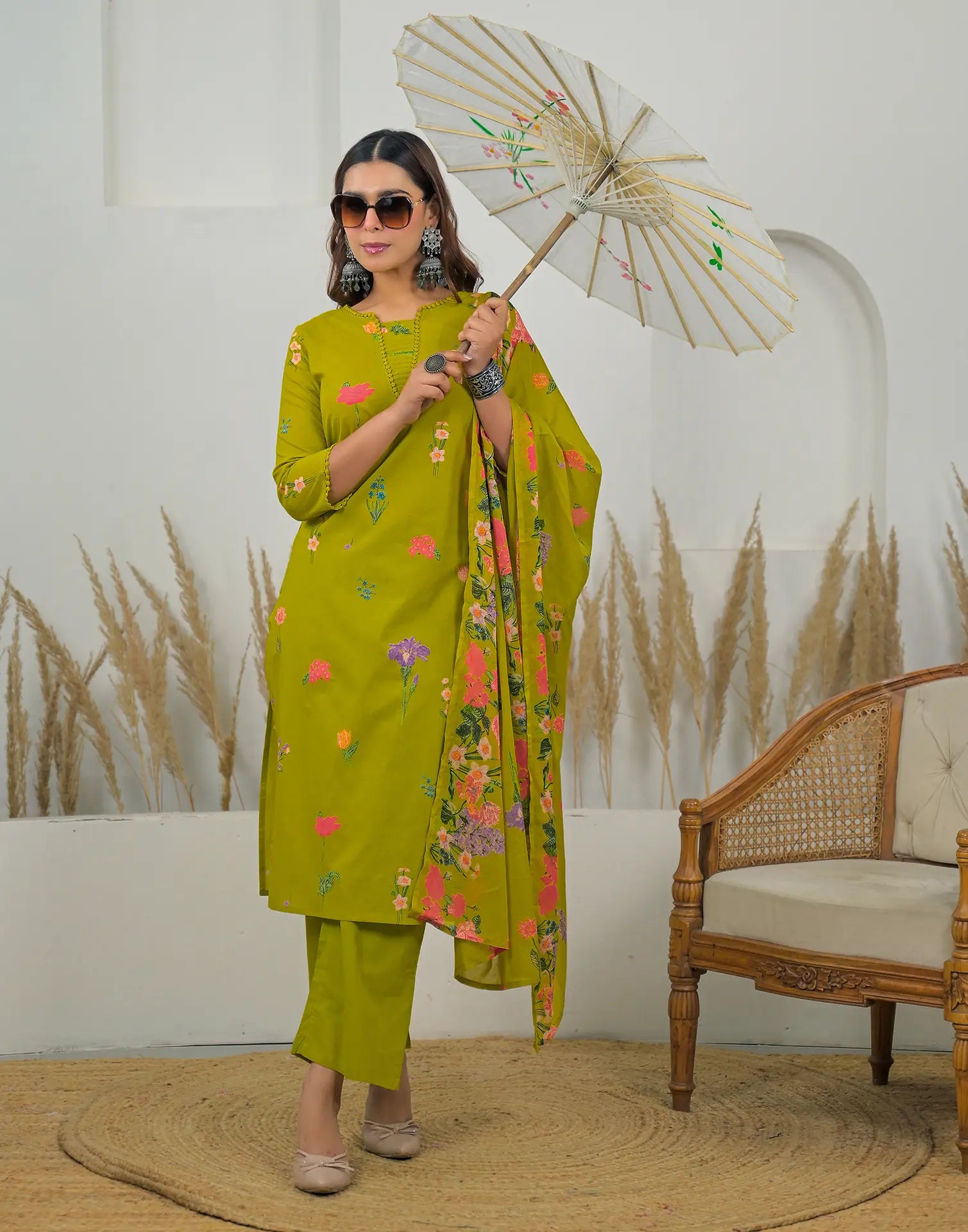 Skylee Cotton Floral Print Straight 3 Piece Kurta Set For Woman