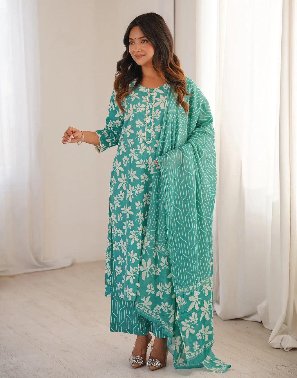 Skylee Cotton Printed Straight 3 Piece Kurta Set For Woman
