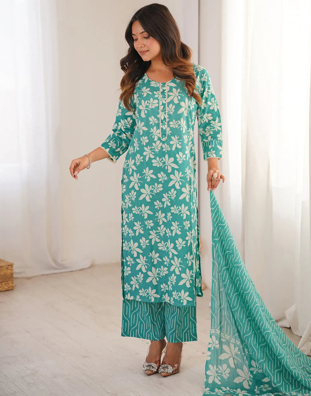 Skylee Cotton Printed Straight 3 Piece Kurta Set For Woman