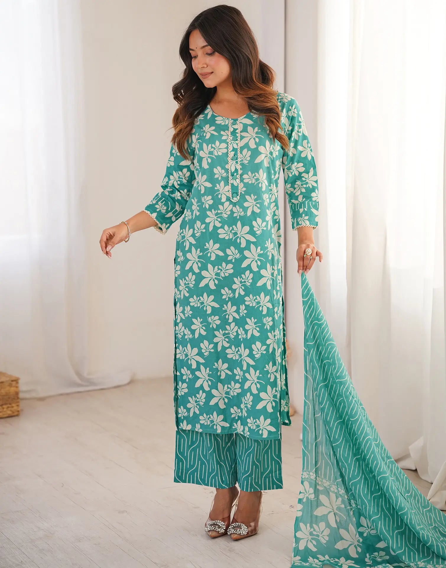Skylee Cotton Printed Straight 3 Piece Kurta Set For Woman