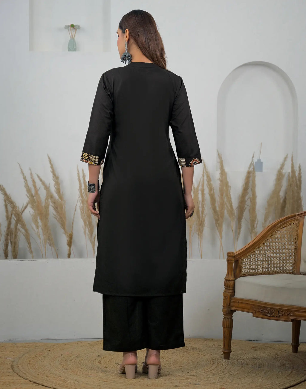 Skylee Cotton Printed Straight 3 Piece Kurta Set For Woman