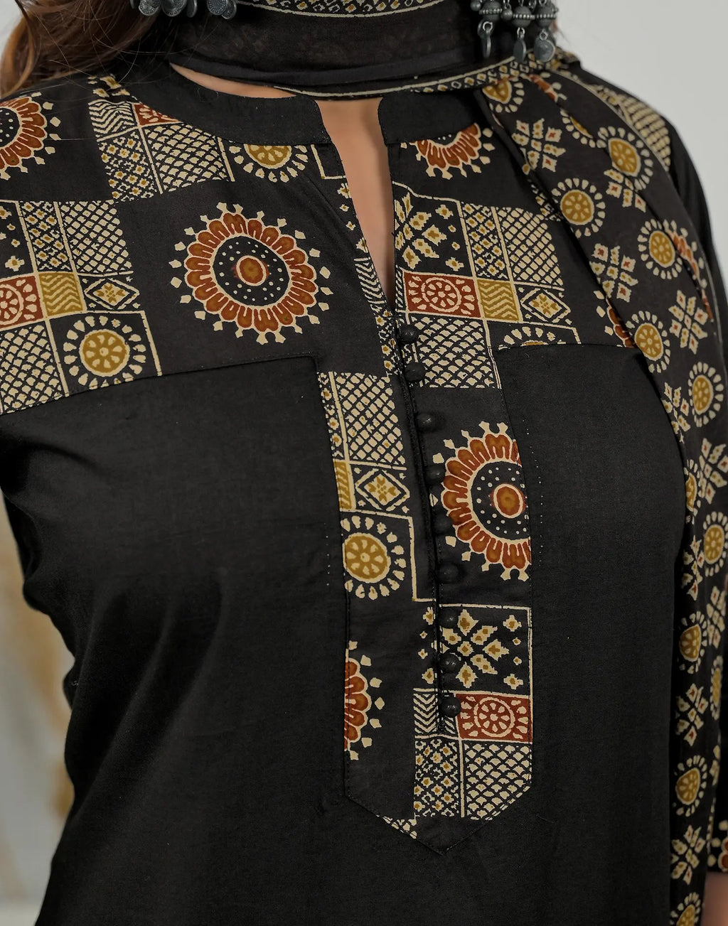 Skylee Cotton Printed Straight 3 Piece Kurta Set For Woman