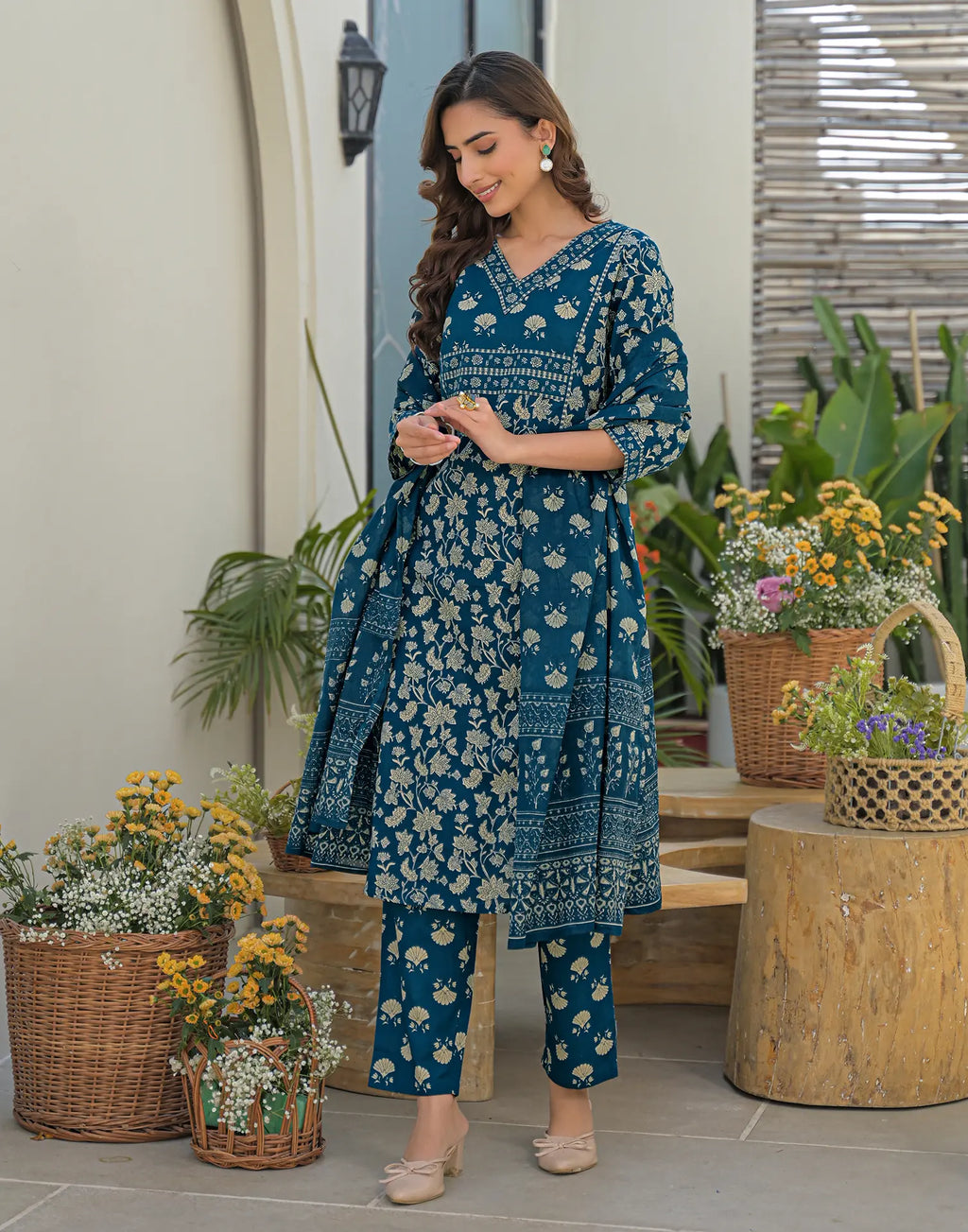 Skylee Cotton Printed Straight 3 Piece Kurta Set For Woman