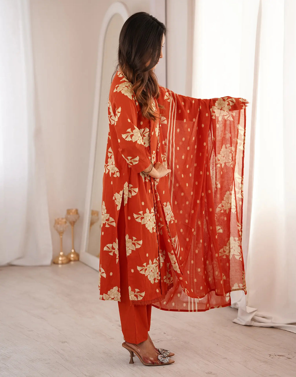 Skylee Viscose Printed Straight 3 Piece Kurta Set For Woman