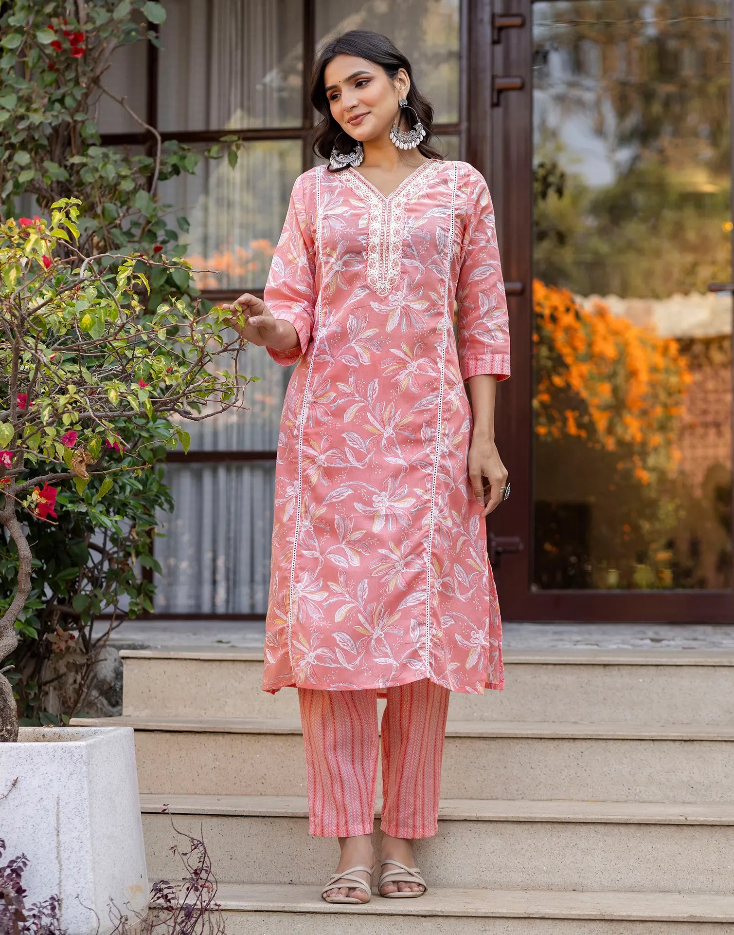 Skylee Cotton Printed Straight 3 Piece Kurta Set For Woman