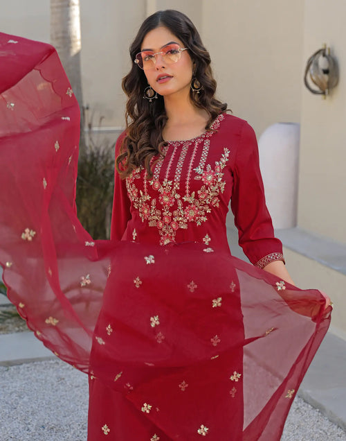 Skylee Chinnon Embroidered Straight 3 Piece Kurta Set For Woman