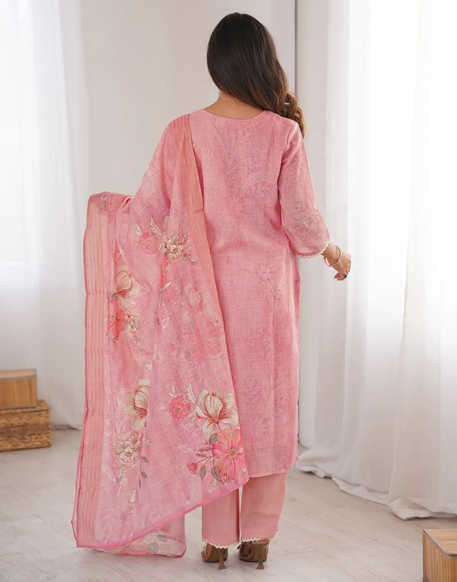 Skylee Linen Floral Print Straight 3 Piece Kurta Set For Woman