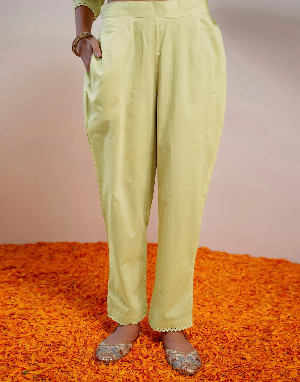 Skylee Linen Printed Straight 3 Piece Kurta Set For Woman