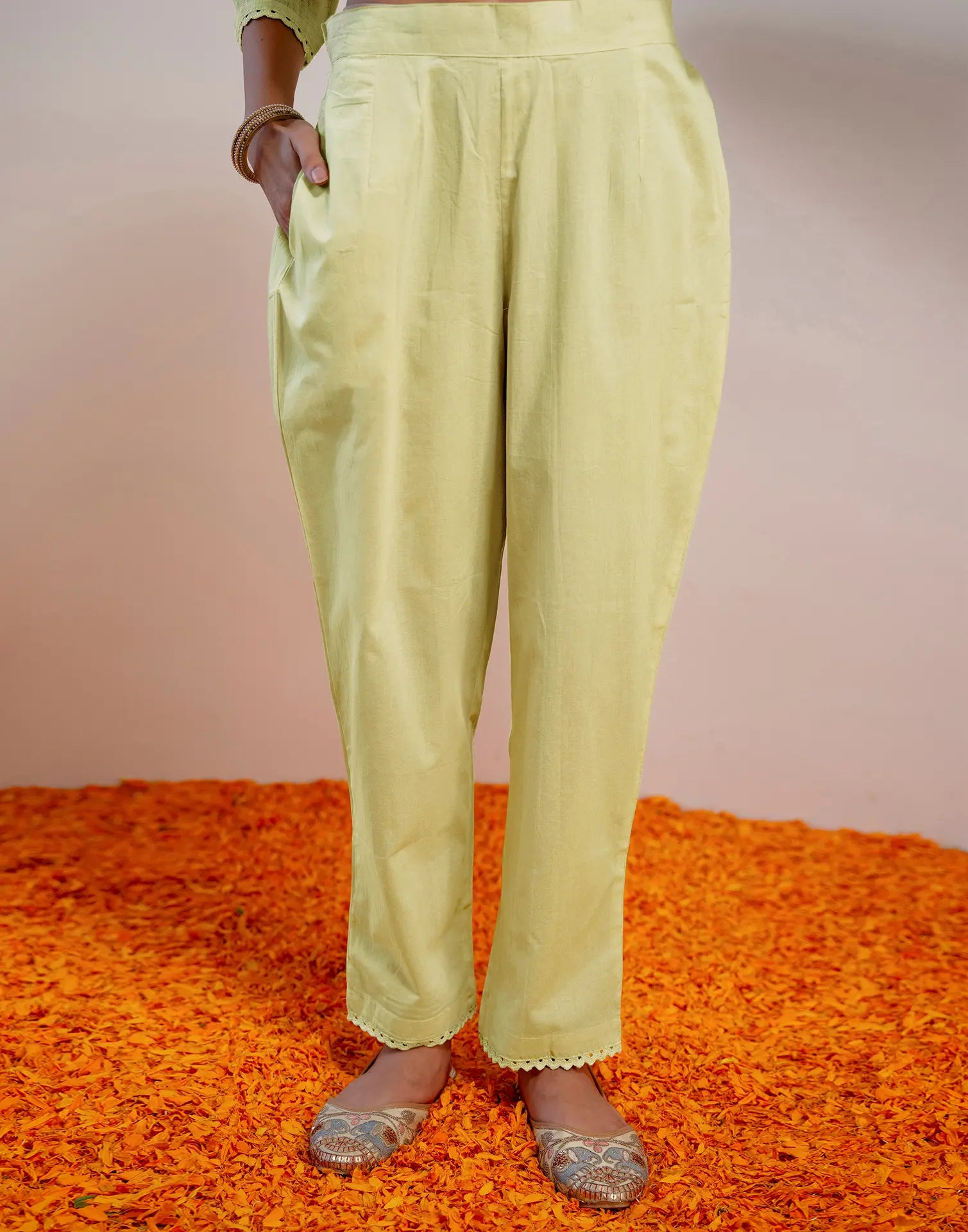 Skylee Linen Printed Straight 3 Piece Kurta Set For Woman