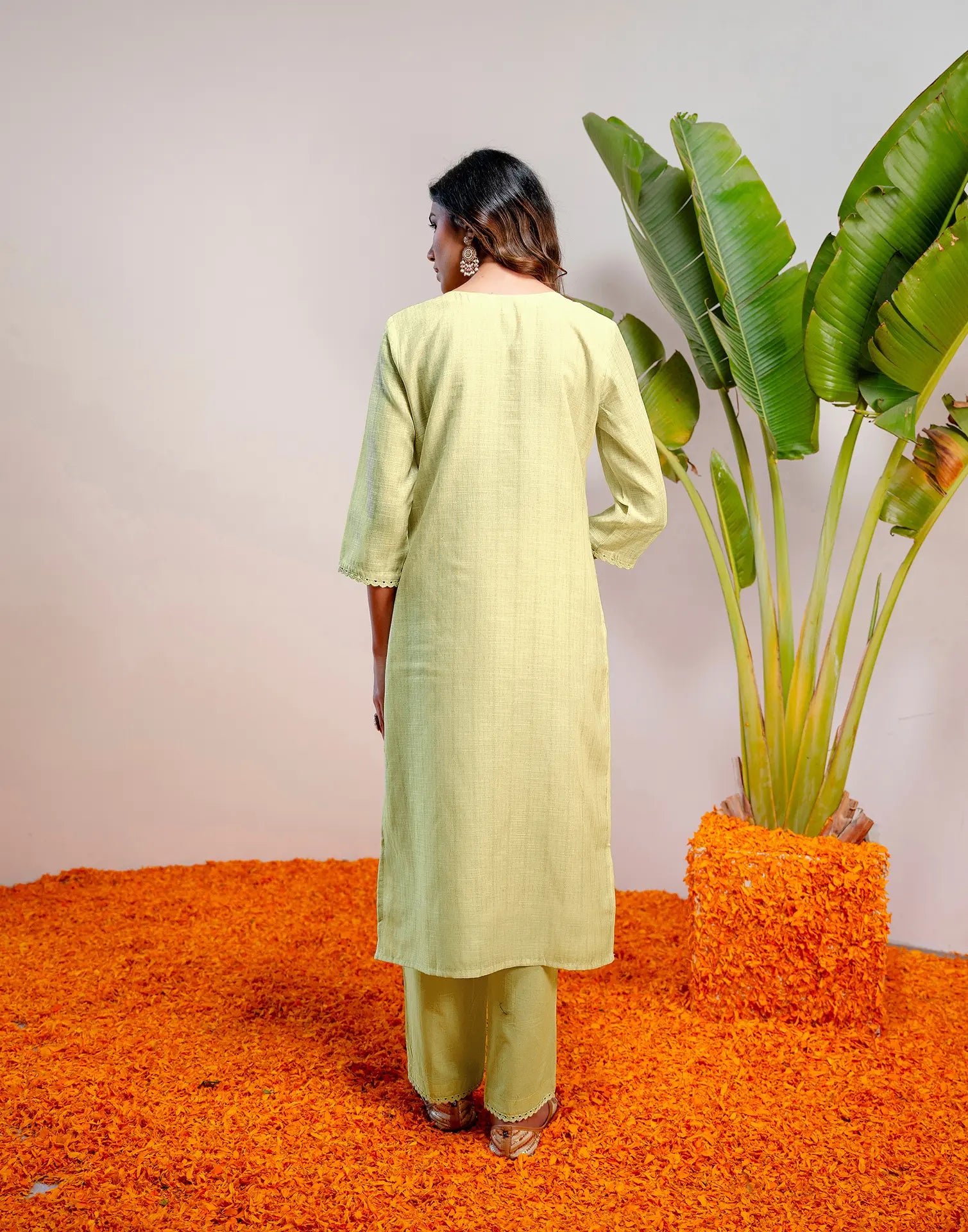 Skylee Linen Printed Straight 3 Piece Kurta Set For Woman