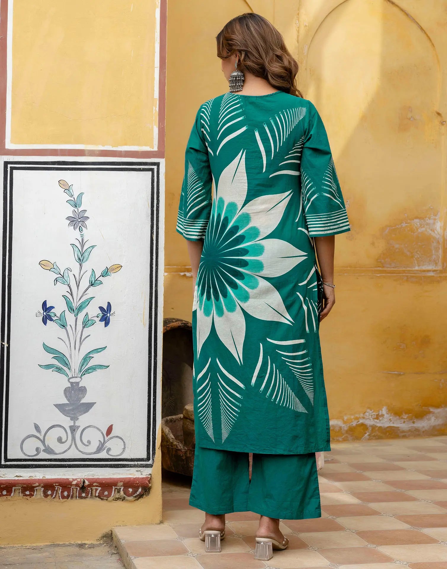 Skylee Cotton Printed Straight 3 Piece Kurta Set For Woman