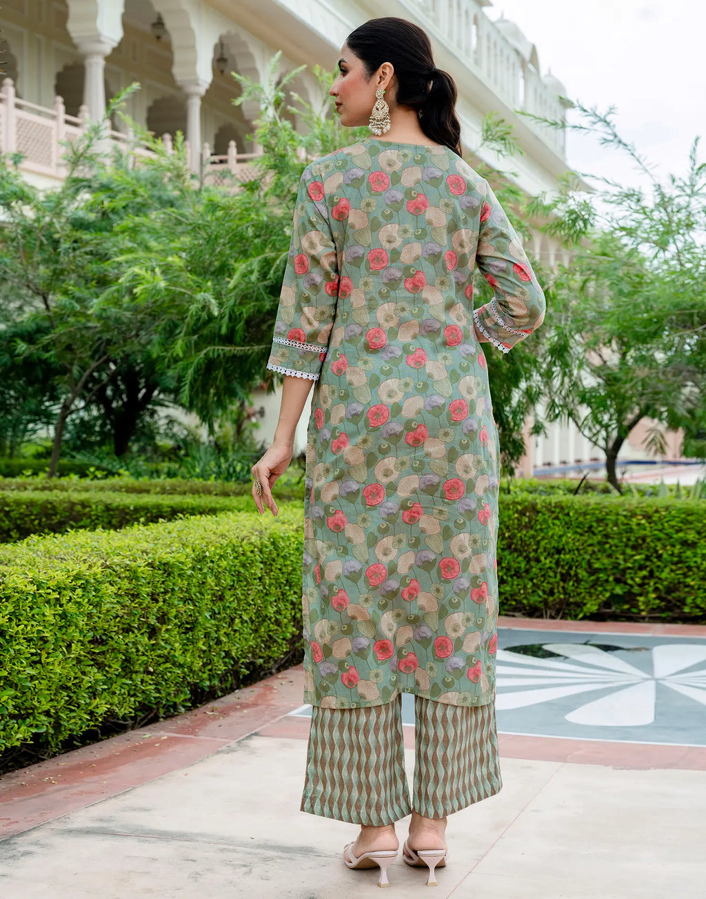 Skylee Cotton Printed Straight 3 Piece Kurta Set For Woman
