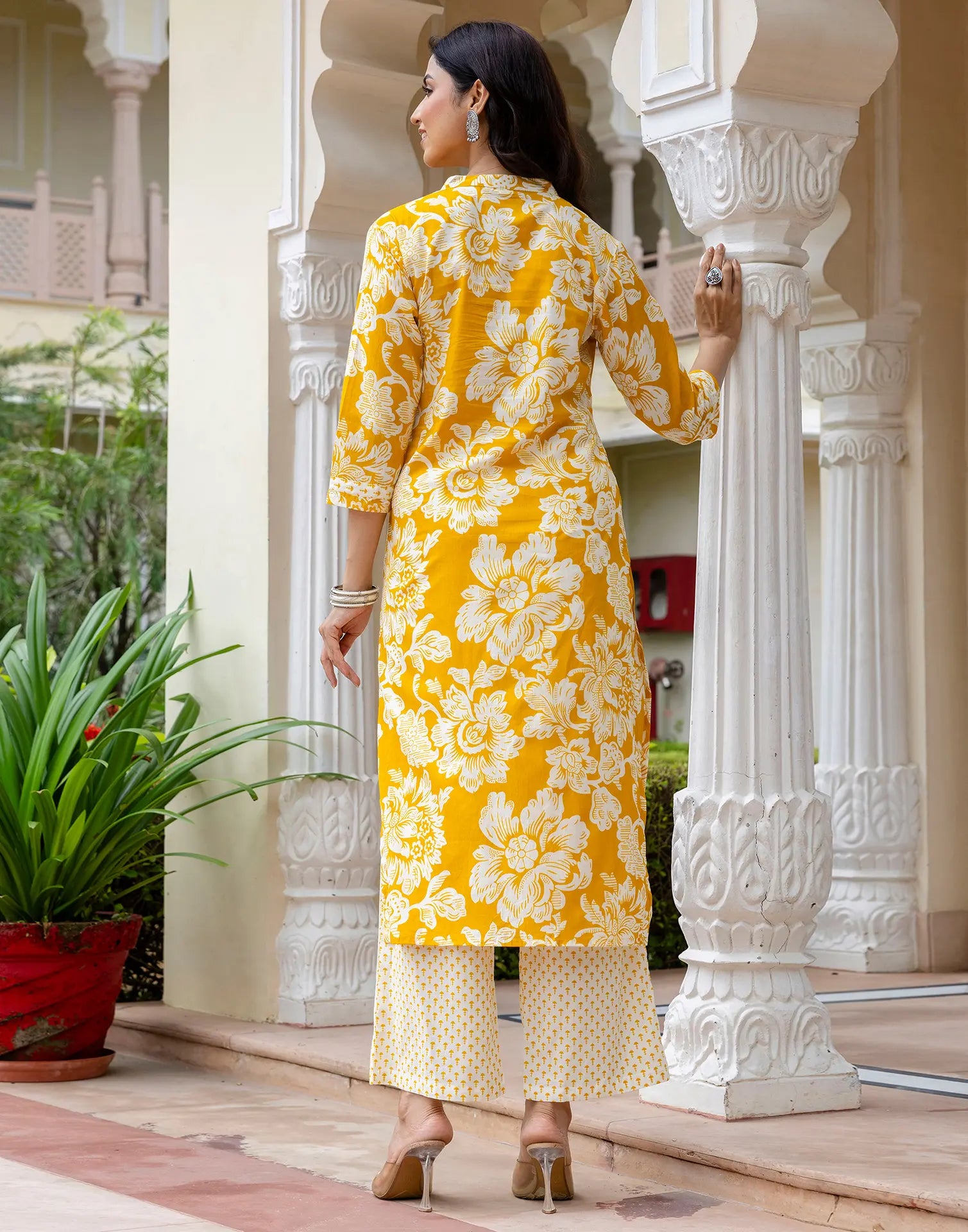 Skylee Cotton Printed Straight 3 Piece Kurta Set For Woman