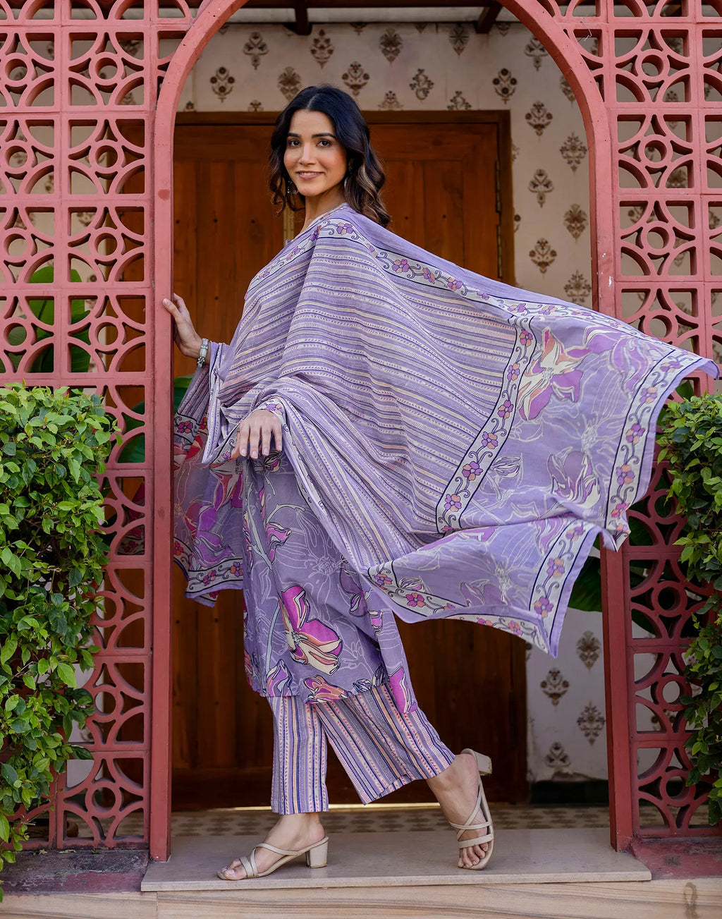Skylee Cotton Printed Straight 3 Piece Kurta Set For Woman