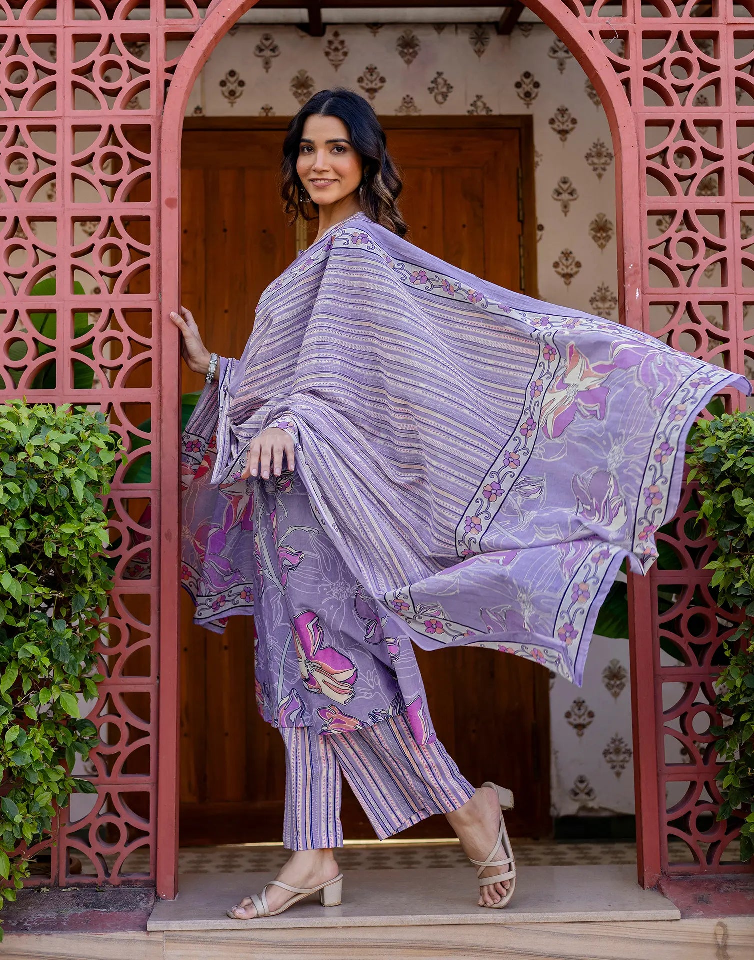 Skylee Cotton Printed Straight 3 Piece Kurta Set For Woman