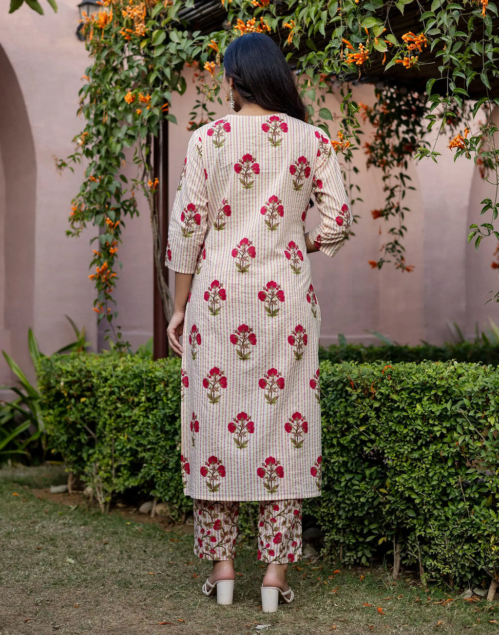 Skylee Cotton Printed Straight 3 Piece Kurta Set For Woman