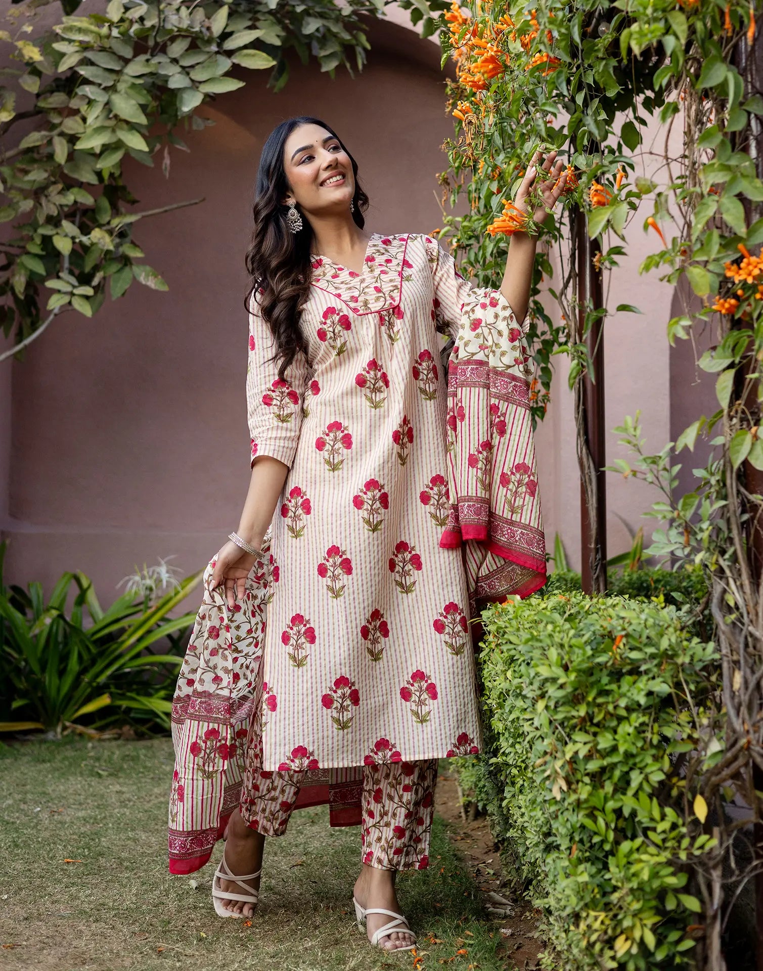 Skylee Cotton Printed Straight 3 Piece Kurta Set For Woman