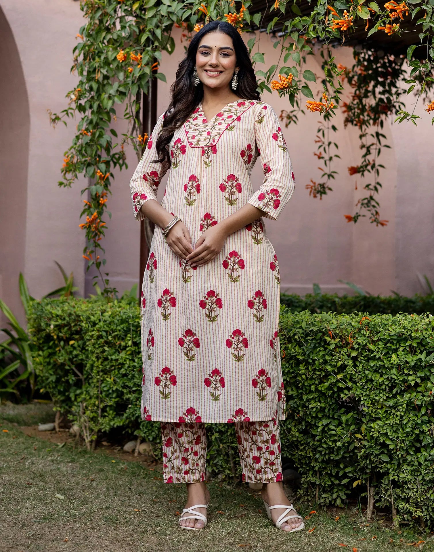 Skylee Cotton Printed Straight 3 Piece Kurta Set For Woman